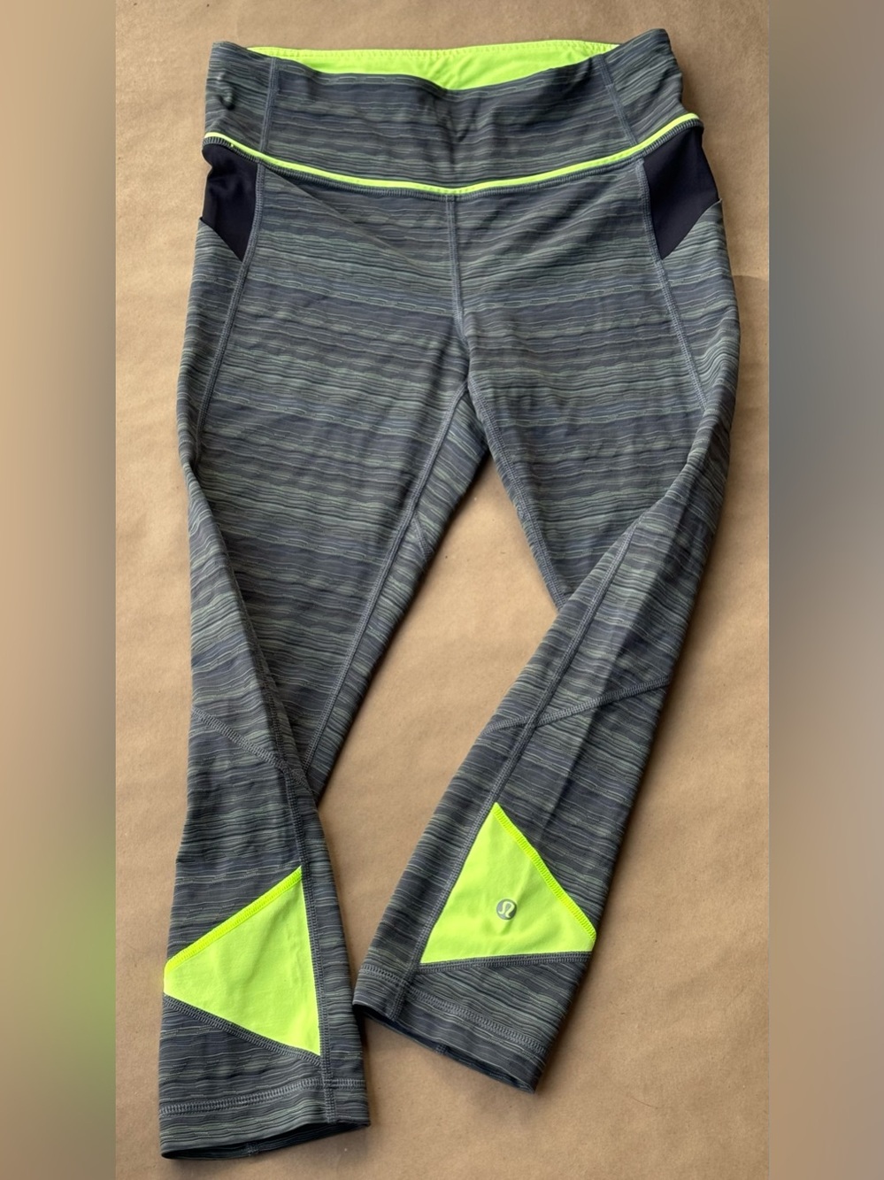 NWOT Lululemon Pace Rival Crop 22" - Space Dye Ray Yellow - Size 6 - 2016